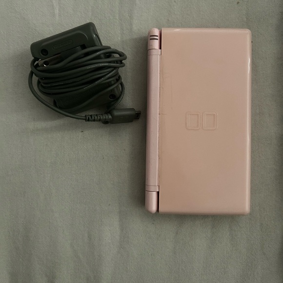 Nintendo Other - NINTENDO DS Lite in Pink